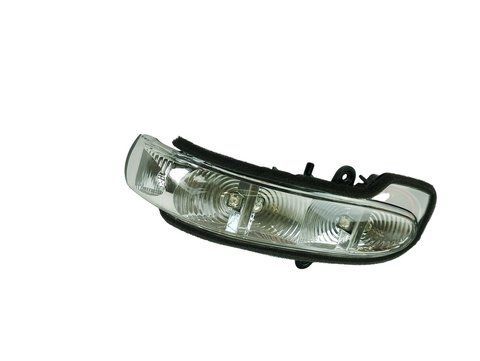 Повторитель поворота в зеркало левый для Mercedes W203 2000&ndash;2007 A2038200121 2868292930 фото
