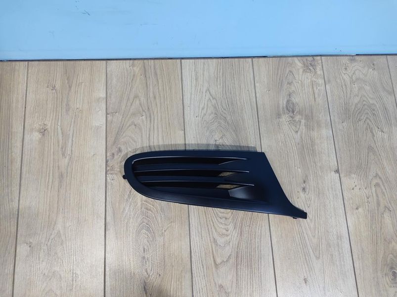 Решітка протитуманних фар бампера переднього права&nbsp;Volkswagen Golf 6 2009-2011 1647345886 фото