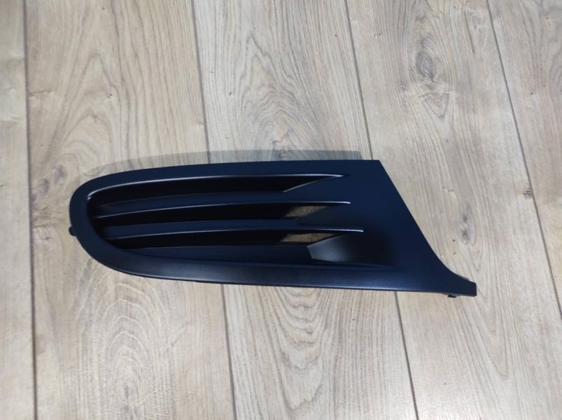Решітка протитуманних фар бампера переднього права&nbsp;Volkswagen Golf 6 2009-2011 1647345886 фото